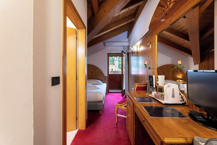 Room 35 of 180