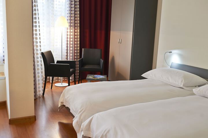 Room 3 of 30
