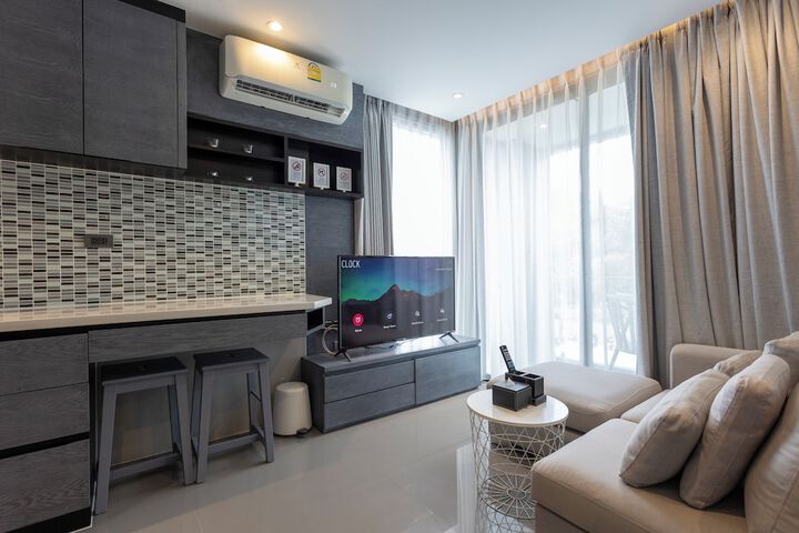 Room 6 of 10