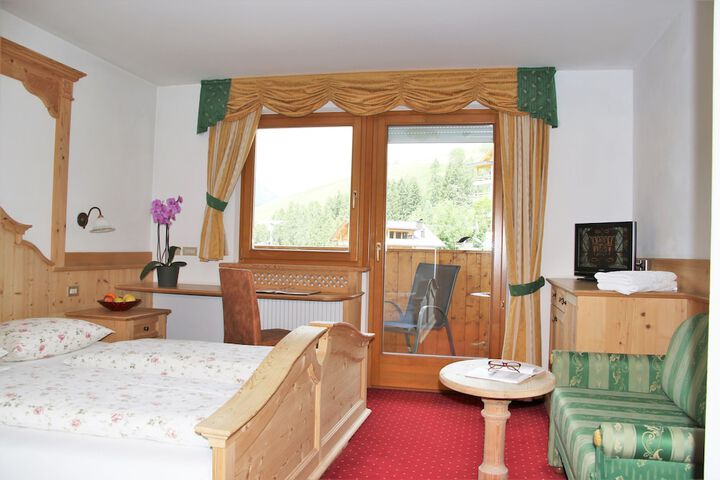 Room 6 of 32