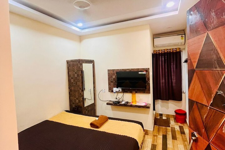 Room 3 of 6