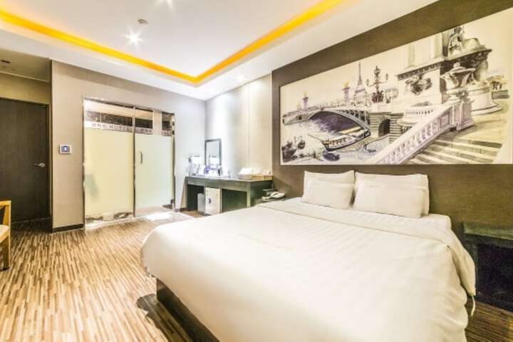 Room 3 of 39