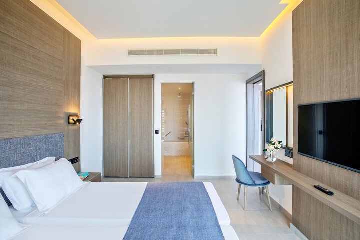 Room 5 of 79