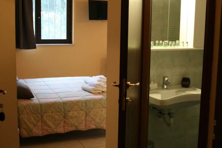 Room 14 of 77