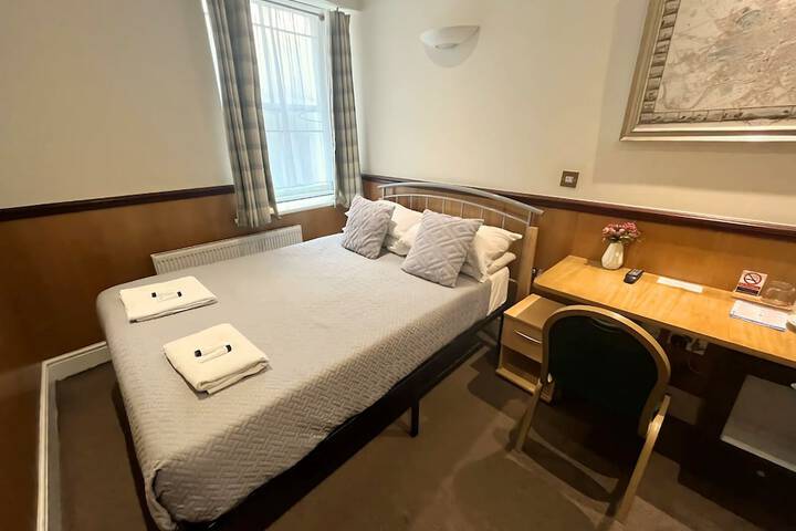 Room 5 of 37