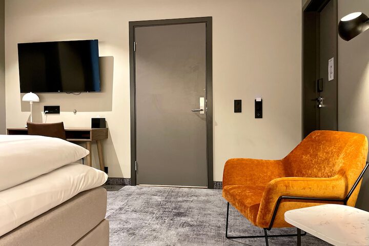 Room 12 of 87