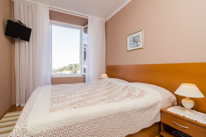 Room 8 of 31
