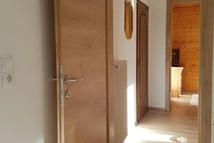 Room 6 of 14
