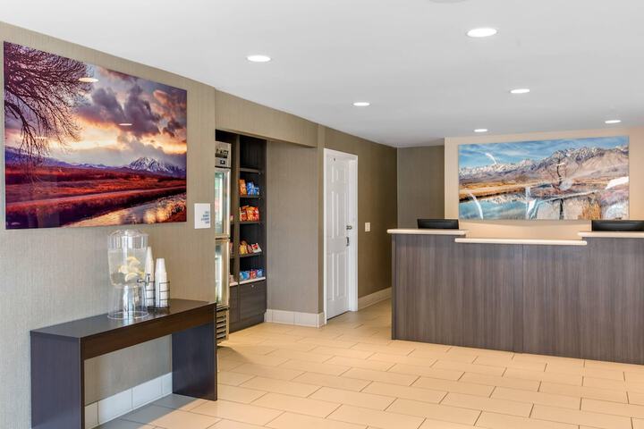Entrance & Lobby