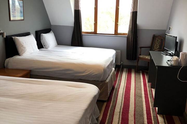 Room 4 of 18