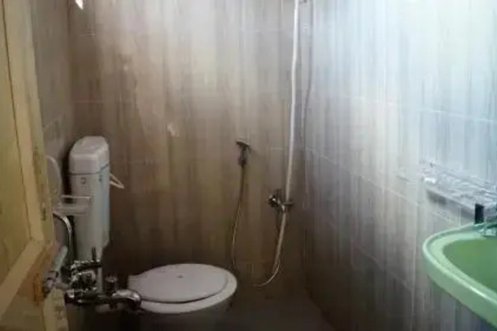 Room 6 of 9