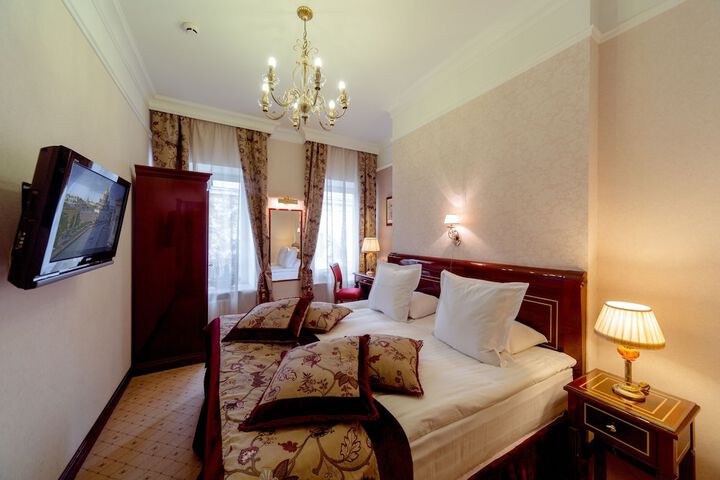 Room 19 of 172