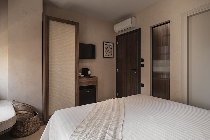 Room 16 of 120