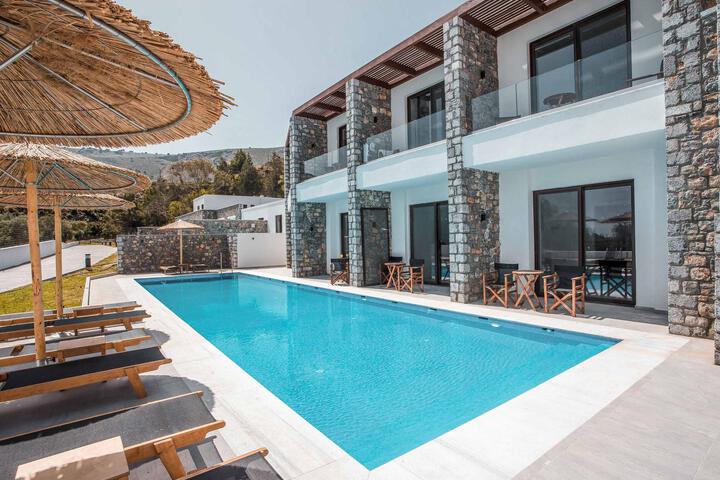 Pool 4 of 8