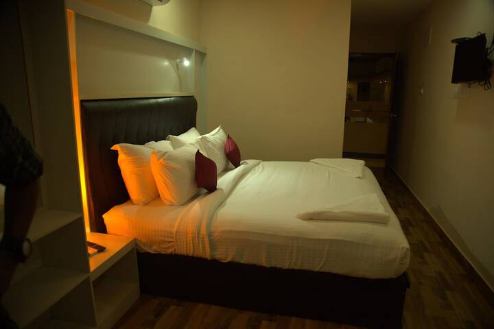 Room 11 of 35