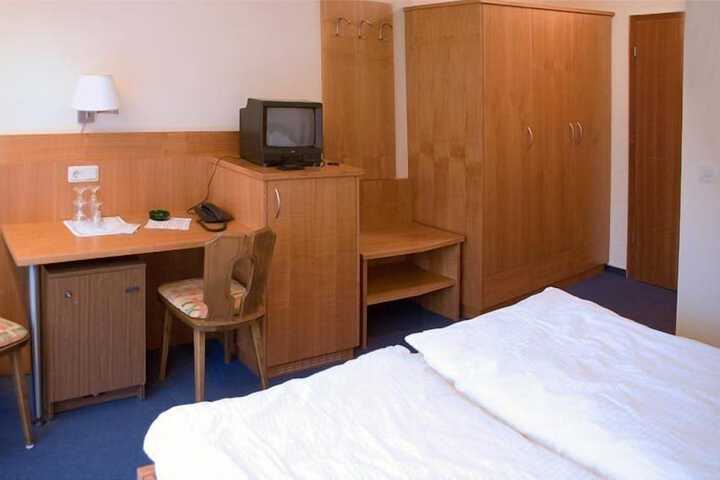 Room 5 of 20