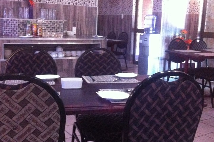 Dining 21 of 30
