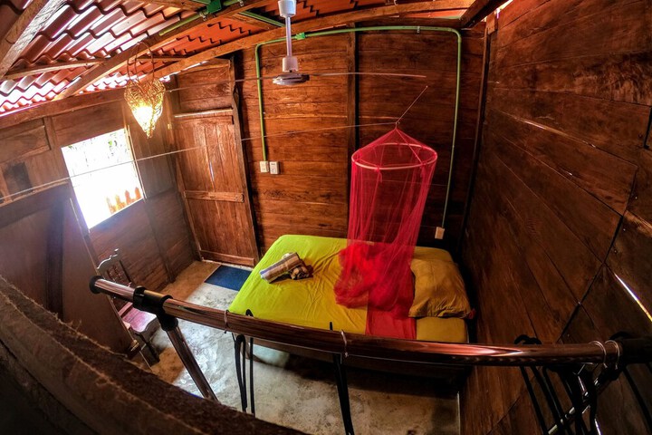 Room 15 of 33