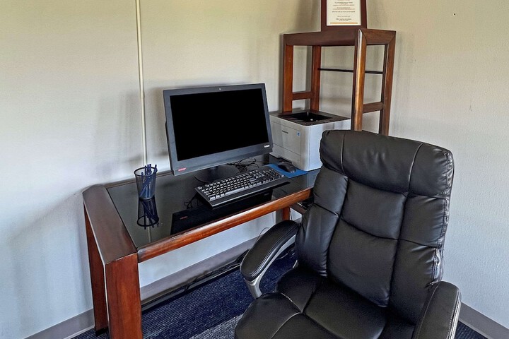 Business Center 30 of 34