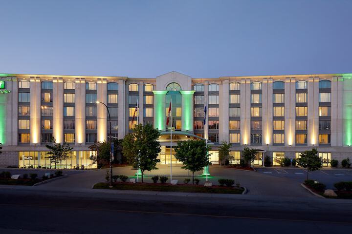 Holiday Inn & Suites Montreal Airport by IHG