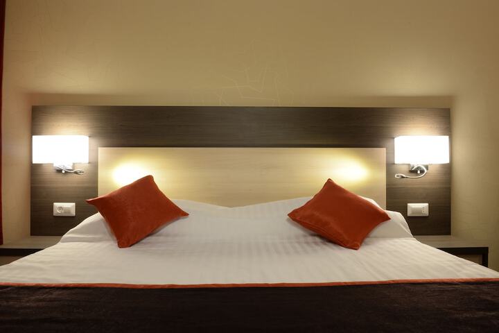Room 4 of 35
