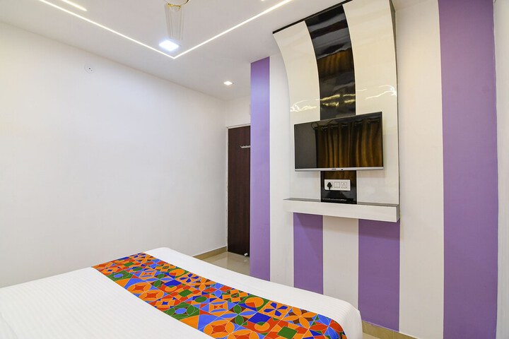 Room 15 of 36