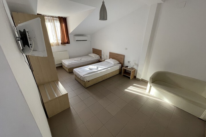 Room 15 of 109