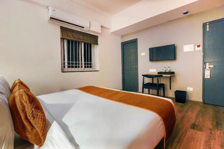 Room 4 of 17