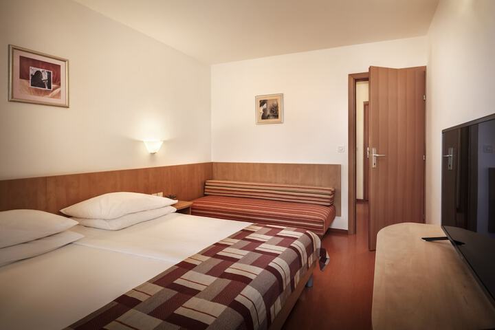 Room 22 of 59