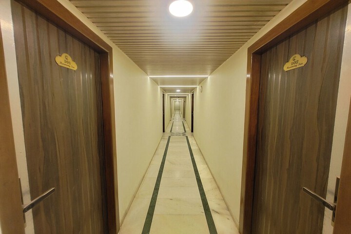 Ballroom/Hall 35 of 35