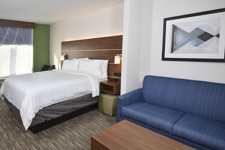 Room 3 of 38