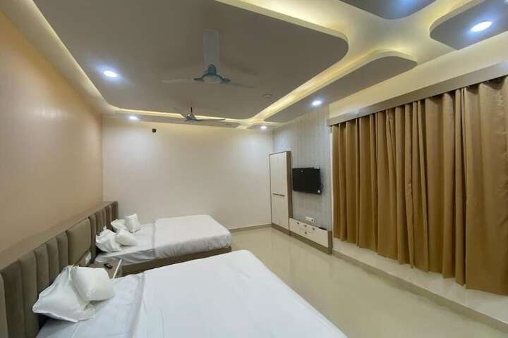 Room 8 of 14