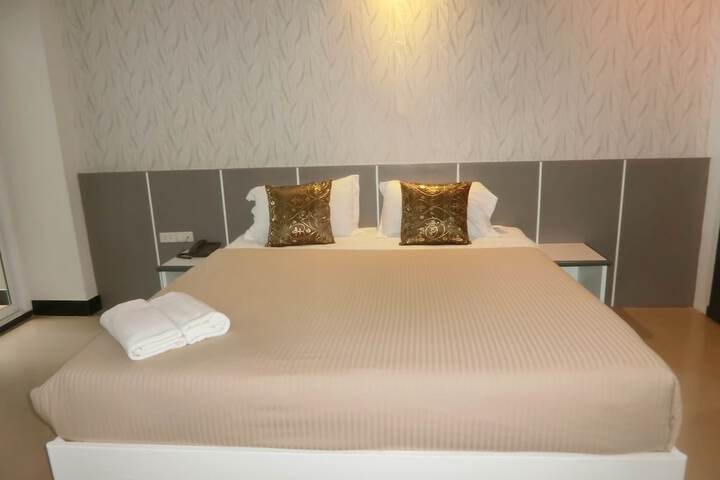 Room 13 of 21
