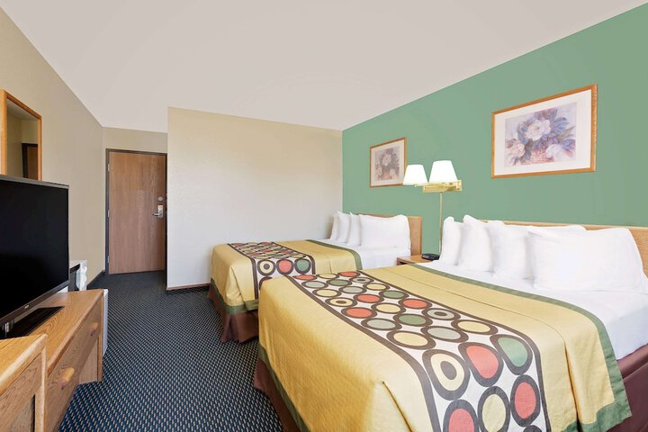 2 Double Beds (2 of 4)