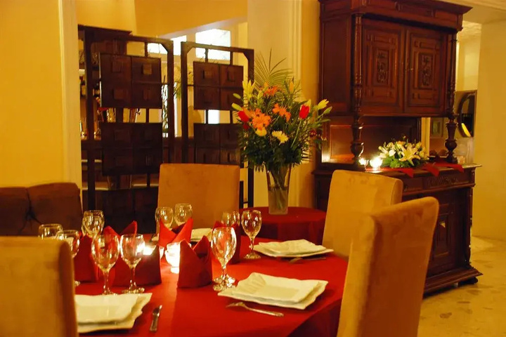 Dining 14 of 21