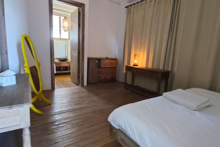 Room 19 of 102