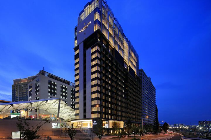 Exterior of The Singulari Hotel & Skyspa at Universal Studios Japan