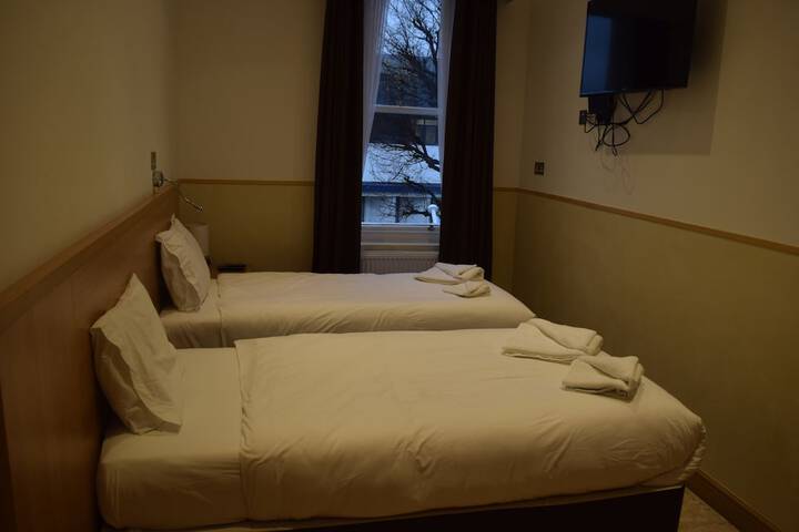 Room 18 of 90