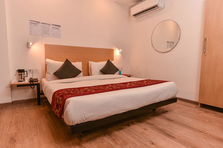 Room 11 of 24