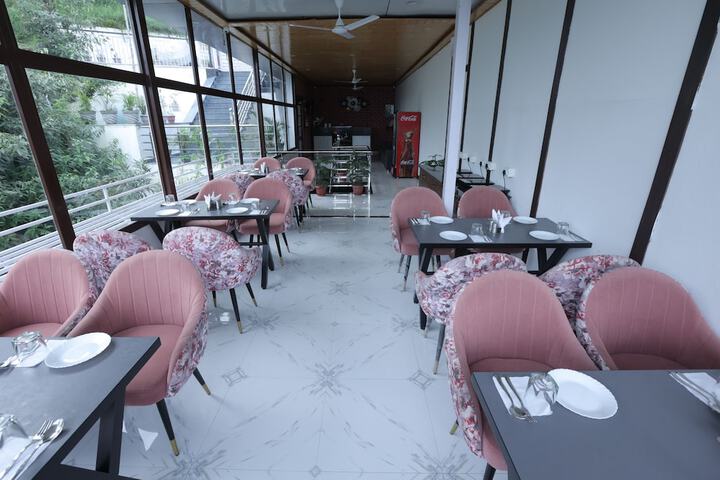 Dining 80 of 98