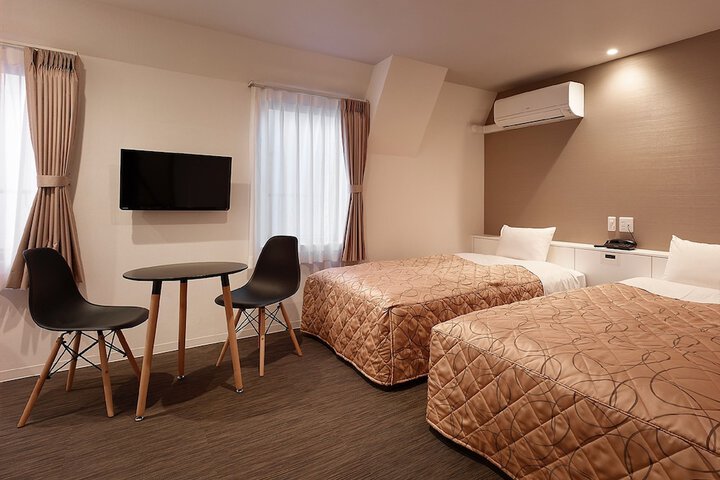 Room 14 of 27