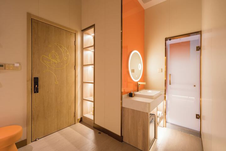 Room 21 of 30