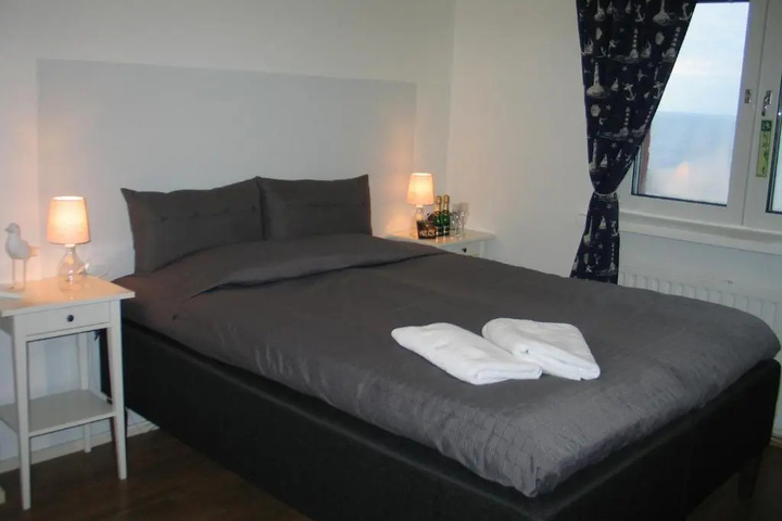 Room 4 of 20