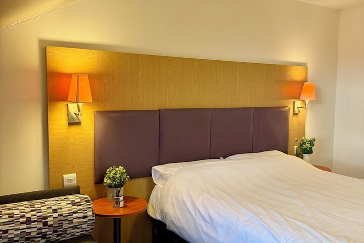 Room 10 of 29