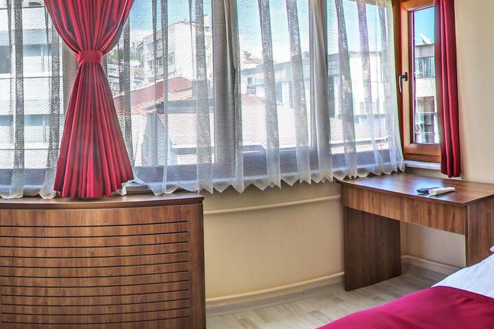 Room 10 of 66