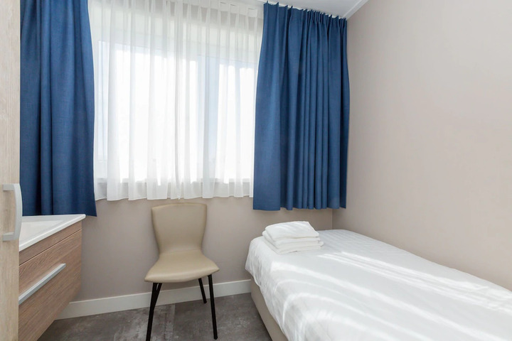 Room 10 of 10