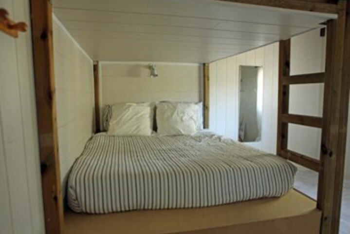 Room 25 of 32
