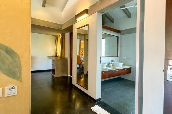 Room 18 of 30
