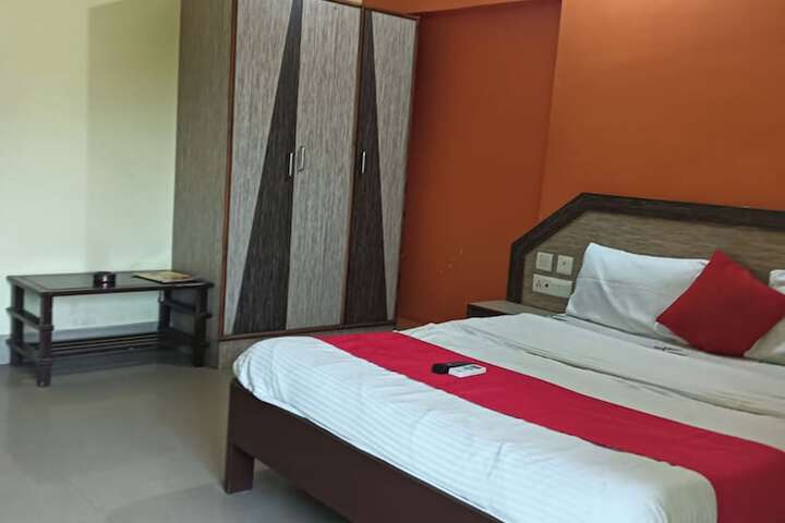 Room 5 of 11