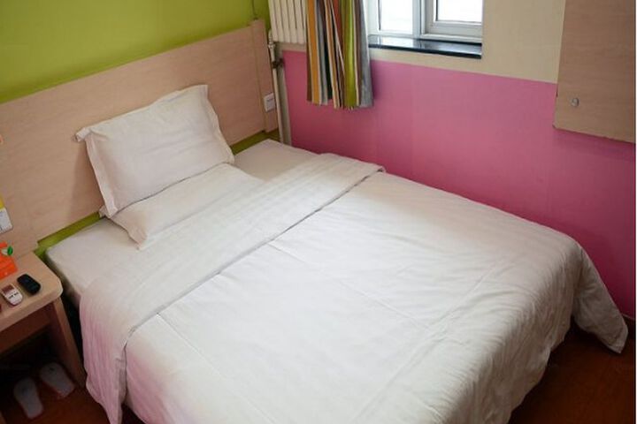 Room 9 of 11